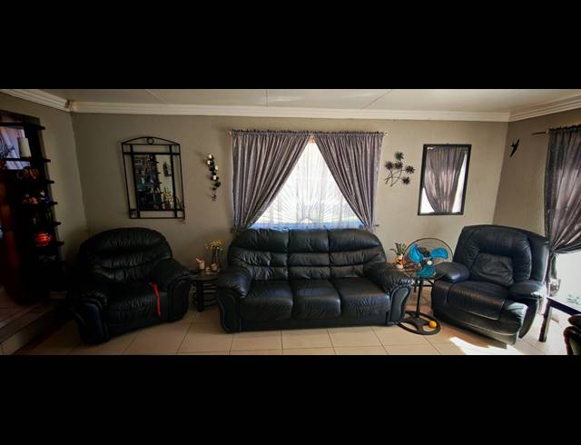 3 BEDROOM HOUSE FOR SALE IN ALBERTSDAL